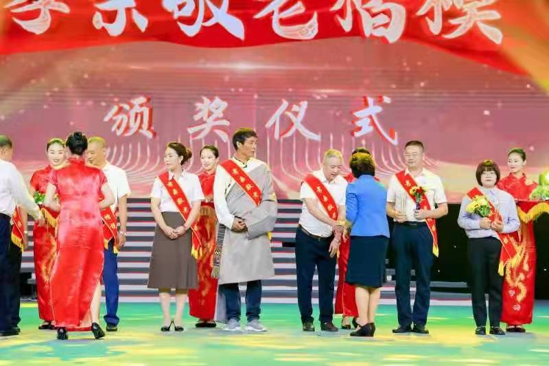 1636166546526019.jpg 合江县大桥老年公寓负责人马千里荣获“孝亲敬老楷模”称号